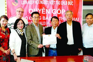 Kiều bào thương về đồng bào bão lũ