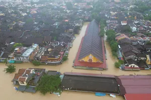Lũ chồng lũ, khó khăn chồng chất