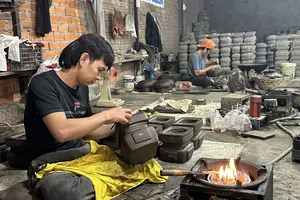 Tất bật làng nghề đúc lư đồng An Hội