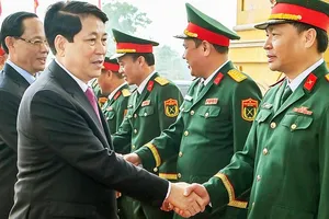 Thăm, chúc tết nhiều cá nhân, đơn vị