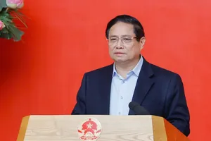 Thủ tướng Phạm Minh Chính điện đàm với Thủ tướng Singapore Lawrence Wong