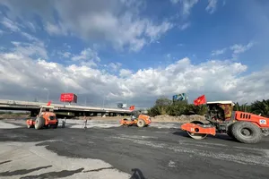 Hối hả thi công xuyên tết