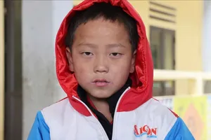 Cậu bé dân tộc Mông ước có đôi mắt sáng…