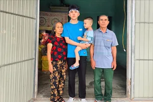 Cha mất, nam sinh lớp 12 nguy cơ nghỉ học