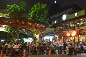 Một khu chợ đêm ở Rio de Janeiro, Brazil. ẢNH: The Guardian