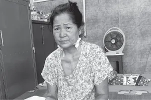 Mẹ mắc ung thư máu cấp, con trai kiệt quệ vì chi phí điều trị