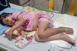 Bé gái 9 tuổi mắc ung thư máu