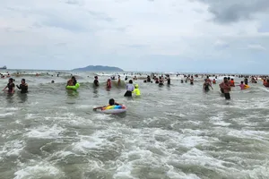 Đảm bảo an toàn trên các bãi biển miền Trung