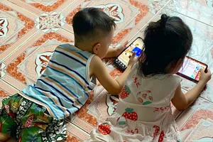 Hệ lụy khi giao trẻ em cho “bảo mẫu công nghệ”