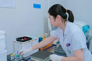 Chính phủ Hoa Kỳ trao tặng thiết bị xét nghiệm cho Bệnh viện Bạch Mai