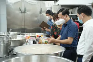 Hoàn thiện quy định về an toàn thực phẩm đối với bếp ăn tập thể