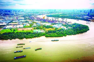 Tuyến giao thông đường thủy TPHCM kết nối các khu chế xuất, khu công nghệ cao, cảng biển. Ảnh: HOÀNG HÙNG