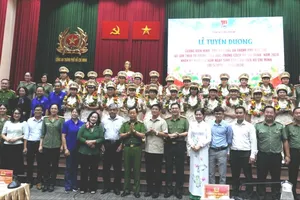 Các đại biểu tham dự buổi lễ 