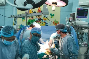 Một ca phẫu thuật tại Bệnh viện Nhi đồng 2