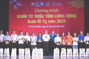 Trao 2.000 phần quà đến sinh viên đón tết xa nhà, học sinh và sinh viên có hoàn cảnh khó khăn