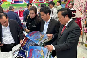Ấn phẩm Xuân SGGP Xuân Ất Tỵ-2025 giới thiệu tại Hội Báo Xuân Quảng Trị