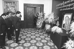 Lãnh đạo cấp cao Đảng, Nhà nước đến viếng đồng chí Khamtay Siphandone