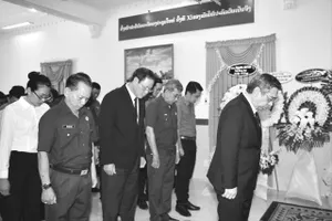 Đoàn Ủy ban MTTQ Việt Nam TPHCM viếng đồng chí Khamtay Siphandone