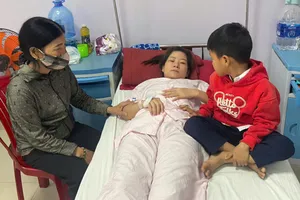 Xót xa mẹ đơn thân mắc trọng bệnh