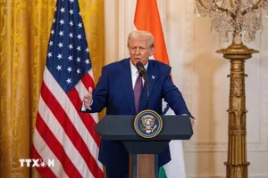 Tổng thống Mỹ Donald Trump ký sắc lệnh nới lỏng quy định xuất khẩu thiết bị quân sự