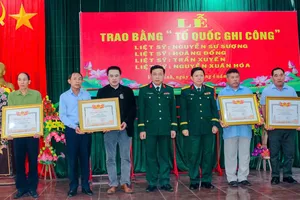 Trao bằng Tổ quốc ghi công 4 liệt sĩ ở Quảng Trị
