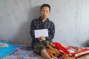 Trao 20 triệu đồng hỗ trợ gia đình 3 người mắc bệnh hiểm nghèo