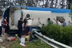 Vụ xe khách bị lật trên đèo ở Vĩnh Phúc: Tạm giam tài xế