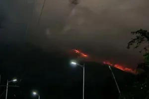 Núi lửa ở Philippines phun trào