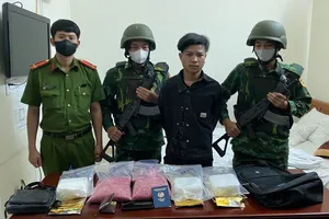 Bắt đối tượng vận chuyển 40.000 viên ma túy tổng hợp và 3kg ma túy đá