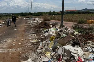 Dự án khu dân cư thành bãi rác tự phát