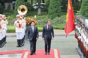 Chủ tịch nước Lương Cường chủ trì lễ đón Tổng thống Pháp Emmanuel Macron