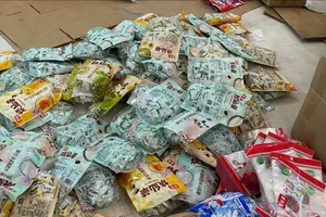 Mua kẹo Trung Quốc rồi gắn xuất xứ Nhật Bản, Hàn Quốc để bán