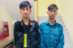 Bắt 2 thanh niên giả danh công an chặn xe "vòi tiền" người dân
