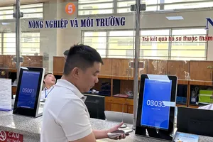 Người dân đến UBND phường Gò Vấp, TPHCM thực hiện thủ tục liên quan đến nhà đất. Ảnh: Thanh Hiền