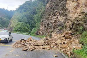 Miền núi phía Bắc mưa gió, sạt lở như cơm bữa