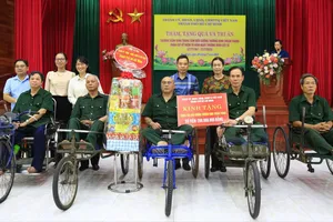 Đoàn đại biểu TPHCM thăm hỏi và trao quà cho thương, bệnh binh tại tỉnh Bắc Ninh