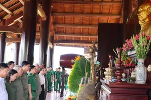 Dâng hương tưởng niệm các anh hùng liệt sĩ Lực lượng TNXP TPHCM tại tỉnh Tây Ninh