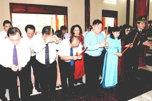 Đồng chí Nguyễn Trọng Nghĩa dự Lễ kỷ niệm 78 năm Ngày Thương binh Liệt sĩ tại Đồng Tháp