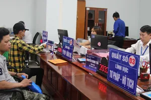 Kiến nghị ủy quyền cho phó giám đốc trung tâm phục vụ hành chính công xã ký hồ sơ chứng thực