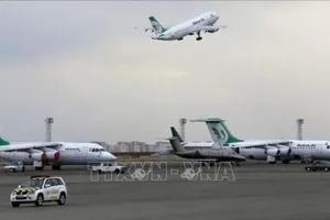 Iran mở lại hoàn toàn không phận sau thỏa thuận ngừng bắn với Israel