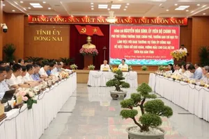 Phó Thủ tướng Thường trực Nguyễn Hòa Bình làm việc với tỉnh Đồng Nai về tháo gỡ khó khăn các dự án