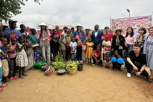 Hoa hậu Thanh Thủy hỗ trợ xây giếng nước cho “Làng Việt Nam” tại Angola