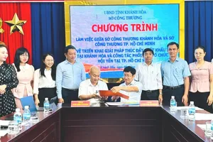 Lãnh đạo Sở Công thương TPHCM và Sở Công thương Khánh Hòa ký kết biên bản ghi nhớ hợp tác ngày 8-8