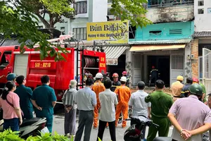 Cháy nhà ở đường Nguyễn Thượng Hiền, 3 người được cứu