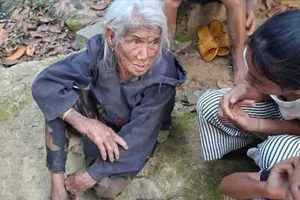 Lửa thiêu rụi căn nhà của cụ bà 93 tuổi nuôi con câm điếc