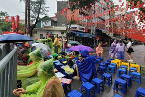 Có hiện tượng cho thuê ghế ngồi xem sơ duyệt diễu binh, diễu hành giá 100.000 đồng/ghế