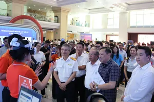 Nhiều sản phẩm và dịch vụ công nghệ cao được trưng bày tại Hội chợ Chuyển đổi số ngành thuế