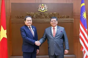 Chủ tịch Quốc hội Trần Thanh Mẫn và Chủ tịch Hạ viện Malaysia tiến hành hội đàm