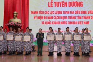 Quân khu 7 tuyên dương các lực lượng tham gia diễu binh, diễu hành A80