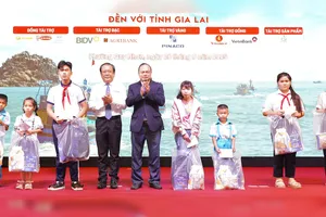 Trao 130 suất quà cho ngư dân, học sinh miền biển vượt khó ở Gia Lai